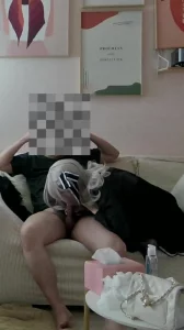 【完整禁止内容】白毛coser给我吃鸡撕开黑丝后入